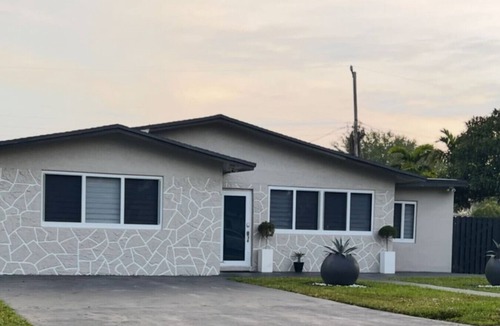 Miami Gardens House | King Bed, 3 miles to Stadium
