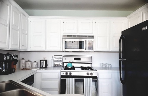 Saginaw House | King bed 4 bedroom house