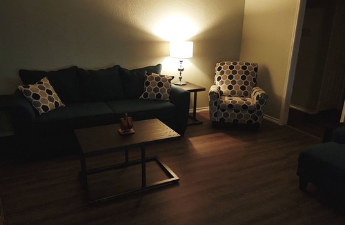 Saginaw House | King bed 4 bedroom house