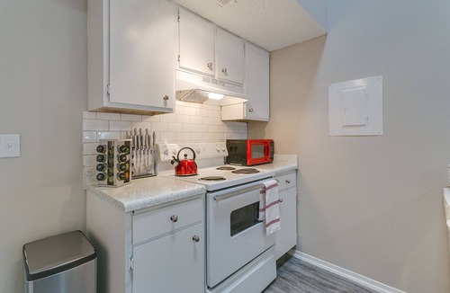 Central Arlington Apartment | King Bed✶4K TVs✶Ultra Fast Internet✶2 Car Parking #107