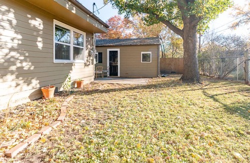 Topeka House | King Bed and Fenced Yard, Pet Friendly Bohemian Styled Home MTB2225