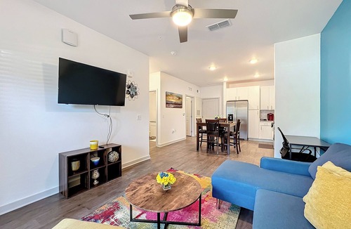 Lake Buena Vista Apartment | King Bed Apartment, Close to Disney