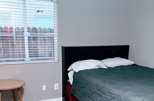 Rancho Cordova House | King Bed Backyard Pet OK Long Term & Short Term