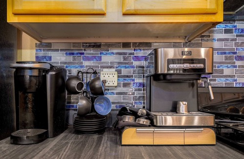 Coldwater Springs House | King Bed! BBQ & Golf Course!
