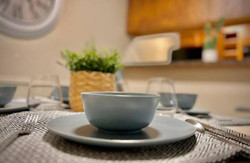 Sherman Apartment | KING bed central worker-friendly LongStayDiscount