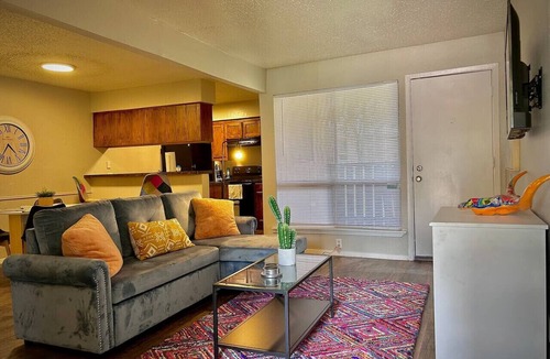 Sherman Apartment | KING bed,central, worker-friendly,LongStayDiscount