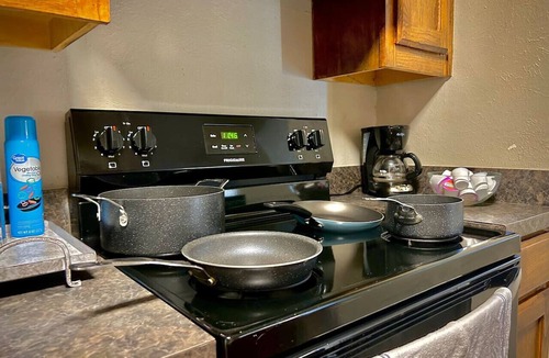 Sherman Apartment | KING bed,central, worker-friendly,LongStayDiscount