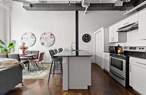 Downtown Fort Worth Apartment | King Bed Charming DWTN FTW Loft Sundance Square