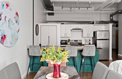 Downtown Fort Worth Apartment | King Bed Charming DWTN FTW Loft Sundance Square