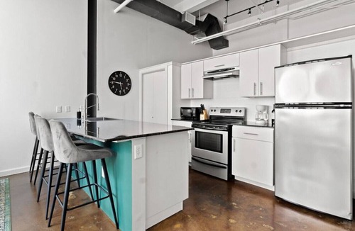 Downtown Fort Worth Apartment | King Bed Charming DWTN FTW Loft Sundance Square