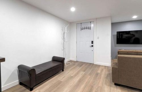 Sudbury Apartment | King Bed Comfort - Cozy 1-Bedroom w Full Kitchen