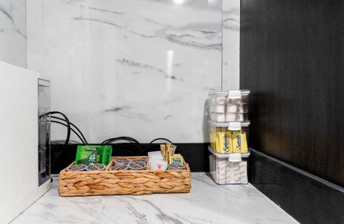 Sudbury Apartment | King Bed Comfort - Cozy 1-Bedroom w Full Kitchen