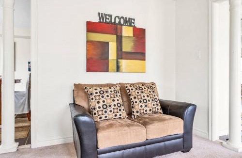 Ajax House | King Bed Comfort On Main Floor