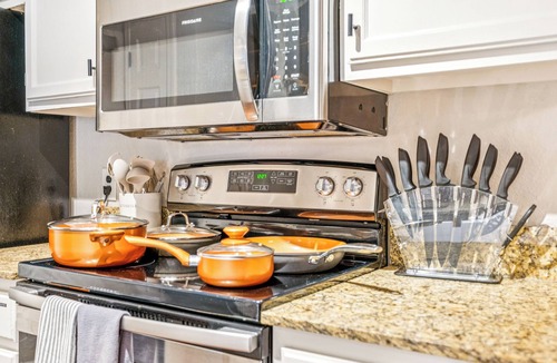 South Tulsa Condo | KING Bed Condo on Riverside; Great for Long Stays!
