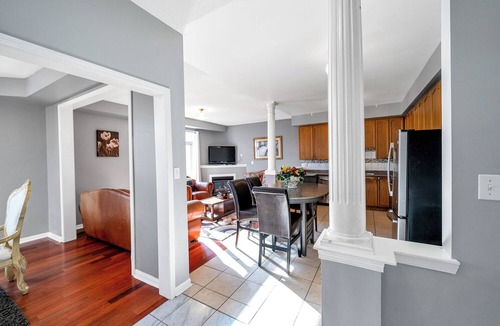 Ajax House | King Bed Convenience On Main Floor