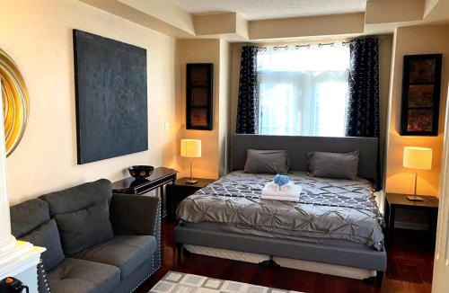 Ajax House | King Bed Convenience On Main Floor