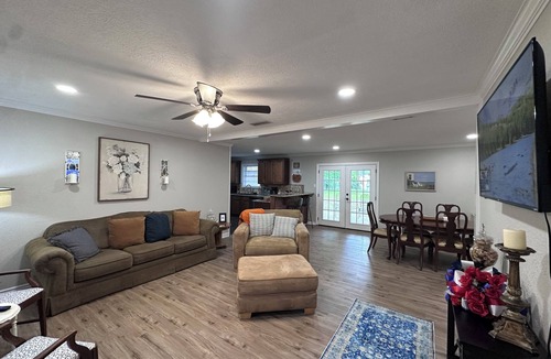 Texarkana House | King Bed-Covered Patio-2 Bath