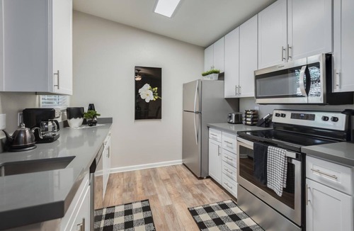 Rocklin Apartment | King Bed Cozy Master Suite, Long Stays are Welcome