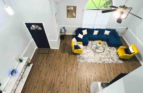 Berclair House | King Bed Cozy Urban Retreat-Central Memphis
