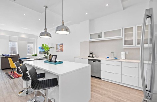 Downtown Kansas City Apartment | ! King Bed ! Downtown Highrise!