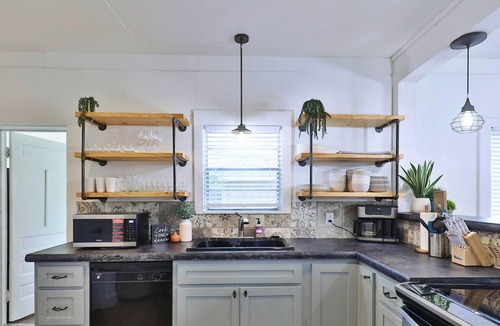 Abilene Cottage | King Bed Entire Home with Kitchen near ACU Abilene, Zoo