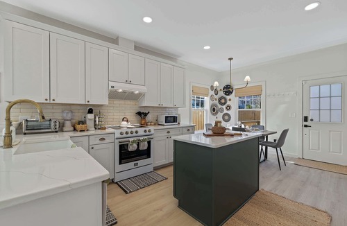 East Durham House | King Bed | EV Charger | 12 Guests | Modern