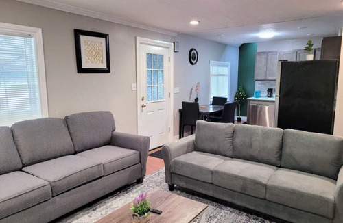 Cheektowaga House | King bed fenced backyard and parking