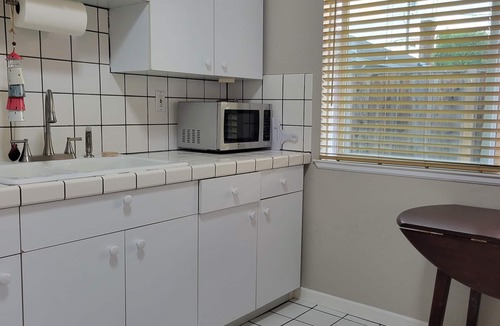 Alameda Cottage | King Bed/Fenced yard/Pets welcome