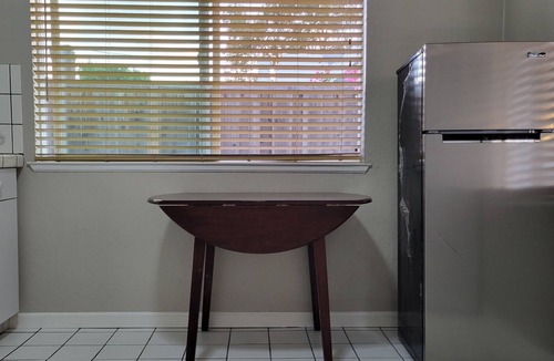 Alameda Cottage | King Bed/Fenced yard/Pets welcome