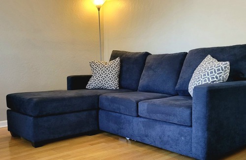 Alameda Cottage | King Bed/Fenced yard/Pets welcome