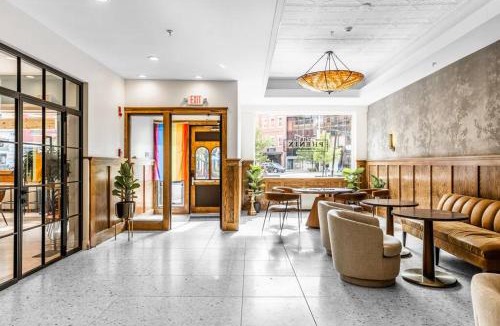 Bangor Apartment | King Bed, Fiber Internet, Heart of Bangor, 50 Roku TV, Room # 208