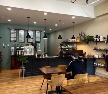 Bangor Apartment | King Bed, Fiber Internet, Heart of Bangor, 50 Roku TV, Room # 208