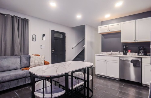 Fairfield Beach Apartment | King Bed Firepit Buckeye Lake Hebron 18 Mins