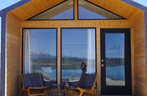 Utah Cabin | King Bed-Firepit-Shade-Chairs-Dark Skies
