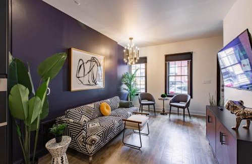 South Side Flats House | King Bed/Free Parking/BBQ/Fire pit/Arcade