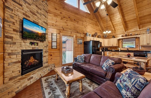 Sevierville Ski Chalet | King Bed, Gated Resort, Scenic View, Pool, Hot Tub