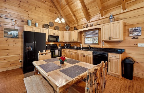 Sevierville Ski Chalet | King Bed, Gated Resort, Scenic View, Pool, Hot Tub