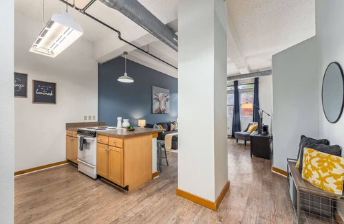 Mission Apartment | King Bed | Great Location