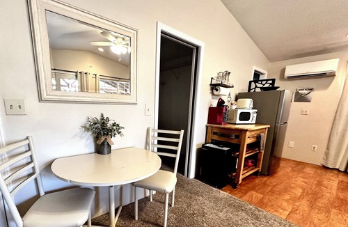 Medford Apartment | King Bed Guest Studio w/covered parking, private patio, Kitchenette,