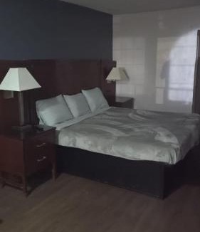 Jackson Apartment | King Bed Hotel Room 152
