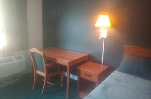 Livingston Apartment | King Bed Hotel Studio 101
