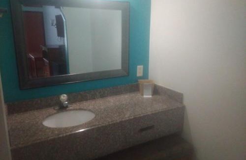 Livingston Apartment | King Bed Hotel Studio 131