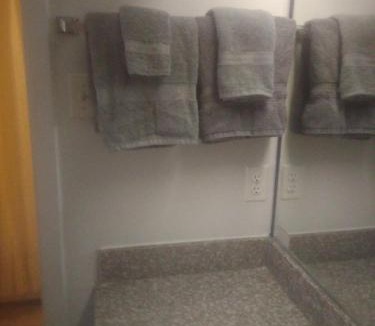 Livingston Apartment | King Bed Hotel Studio 138