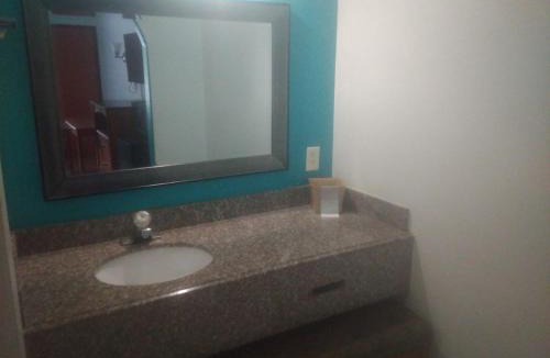 Livingston Apartment | King Bed Hotel Studio 220