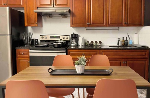 Gayborhood Apartment | King Bed | Huge Dining Area | Walk Score 99 | Loft
