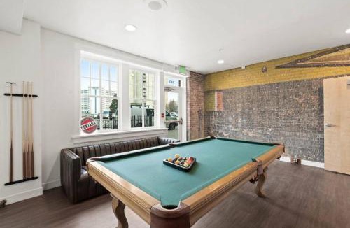 Riverside Apartment | King Bed J and K on Main Luxury Apartment 403