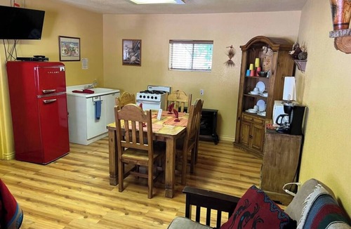 San Lorenzo Apartment | King Bed/Kitchen Suite at Lake Roberts