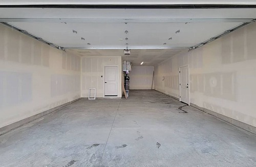 Tri-Cities House | King Bed, Large Kitchen, Yard & Garage 6660