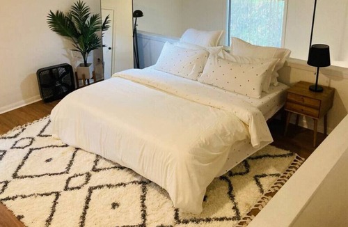 Hillcrest Apartment | KING BED Midtown 2 Story Loft
