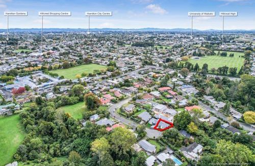 Hamilton House | King Bed, Modern and Peaceful - By KOSH BNB